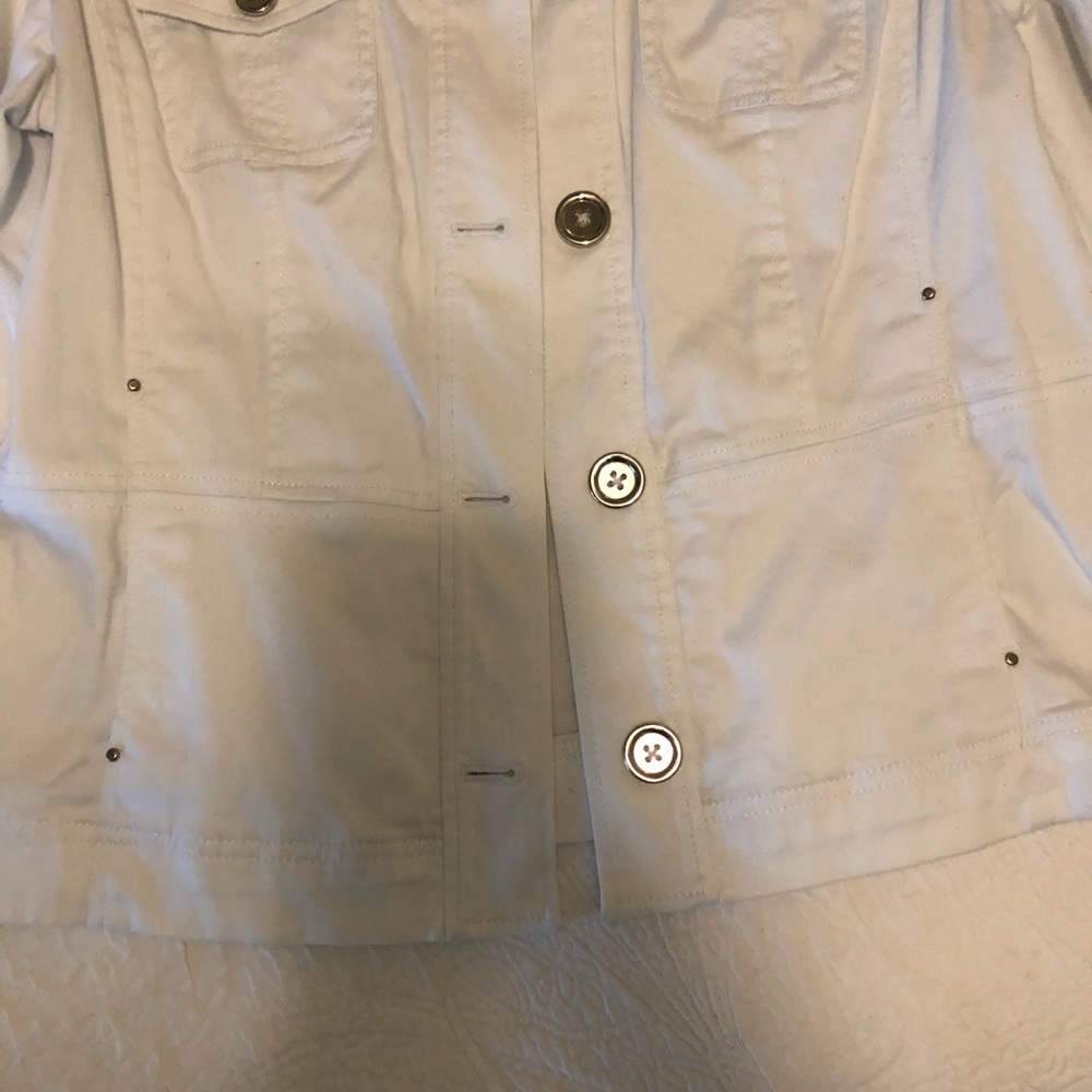 White jacket - Picture 3 of 8